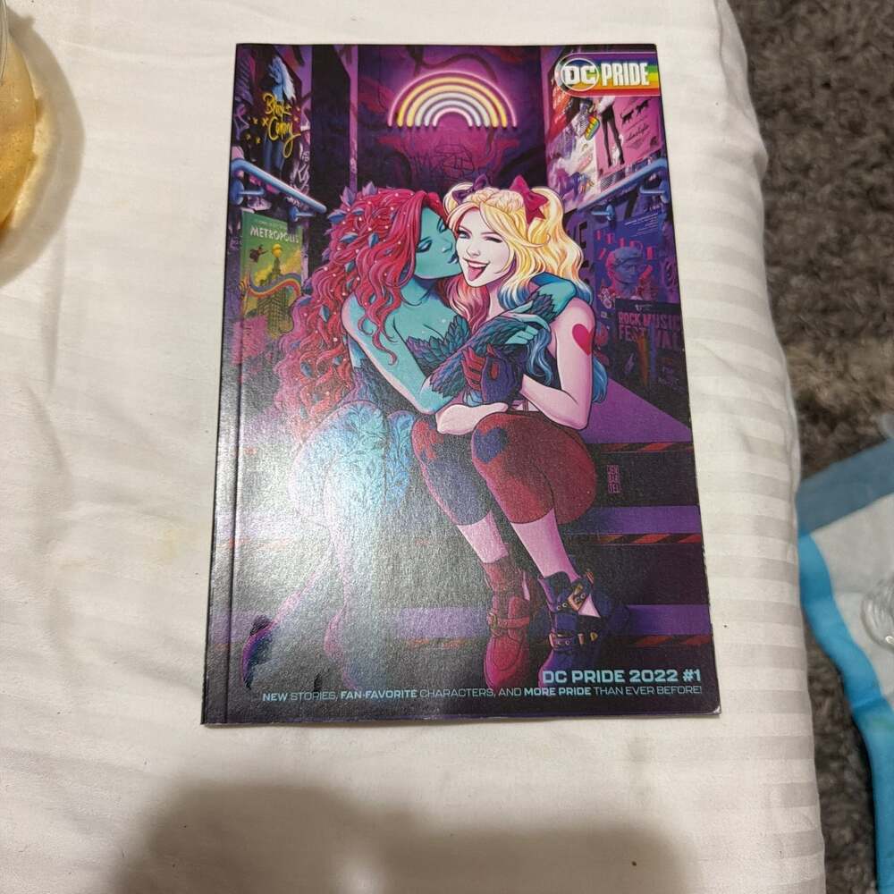 DC Pride 2022 #1 Comic Book - Harley Quinn & Poison Ivy Cover - Fan Favorite Cha